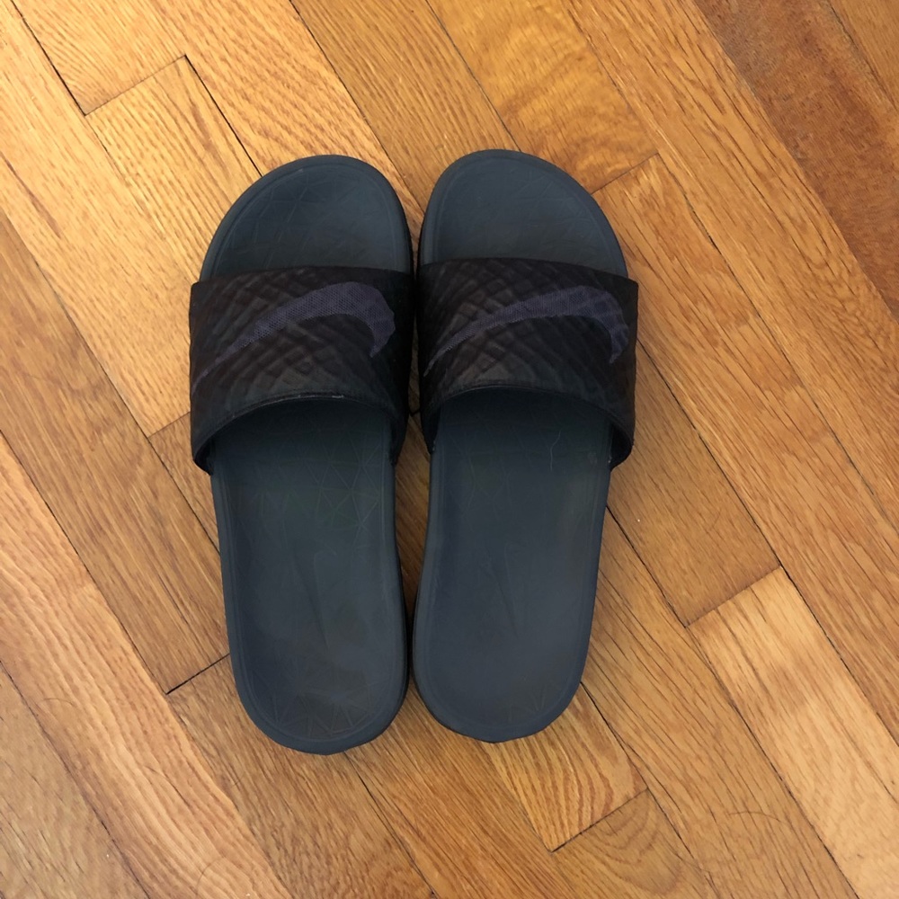 All Black Nike size 8 - barely worn!